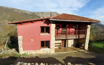 Vista exterior de Casa o xalet en venda en Llanes amb Jardí privat i Terrassa