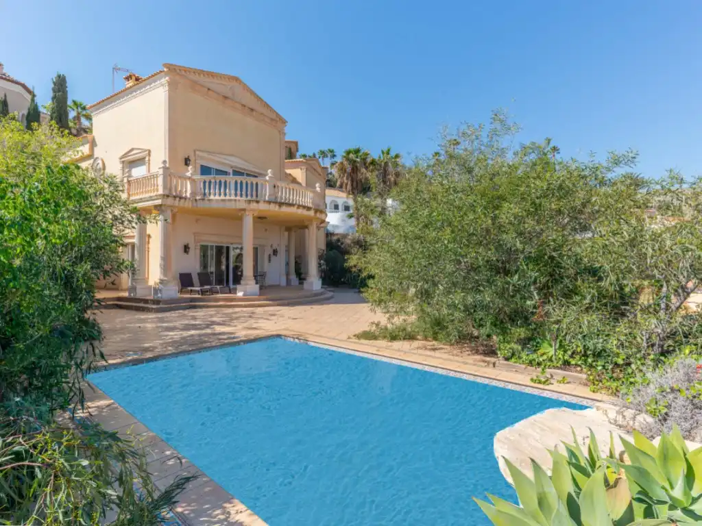 Vista exterior de Casa o xalet en venda en El Campello amb Terrassa i Piscina