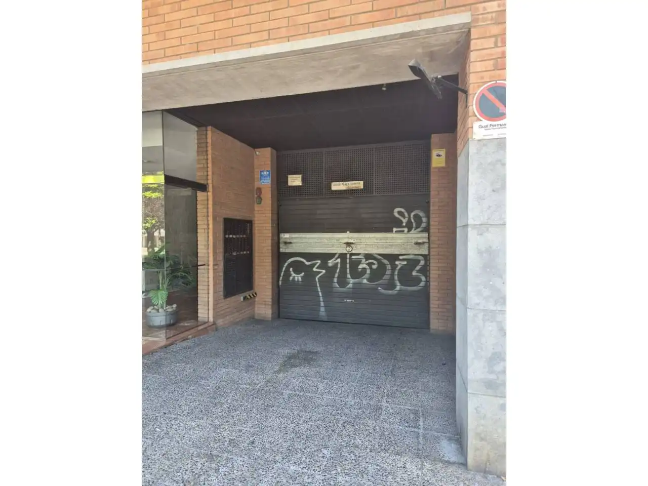 Einzelparkplatz mit Aufzug zur Miete in Calle Castell de Peralada