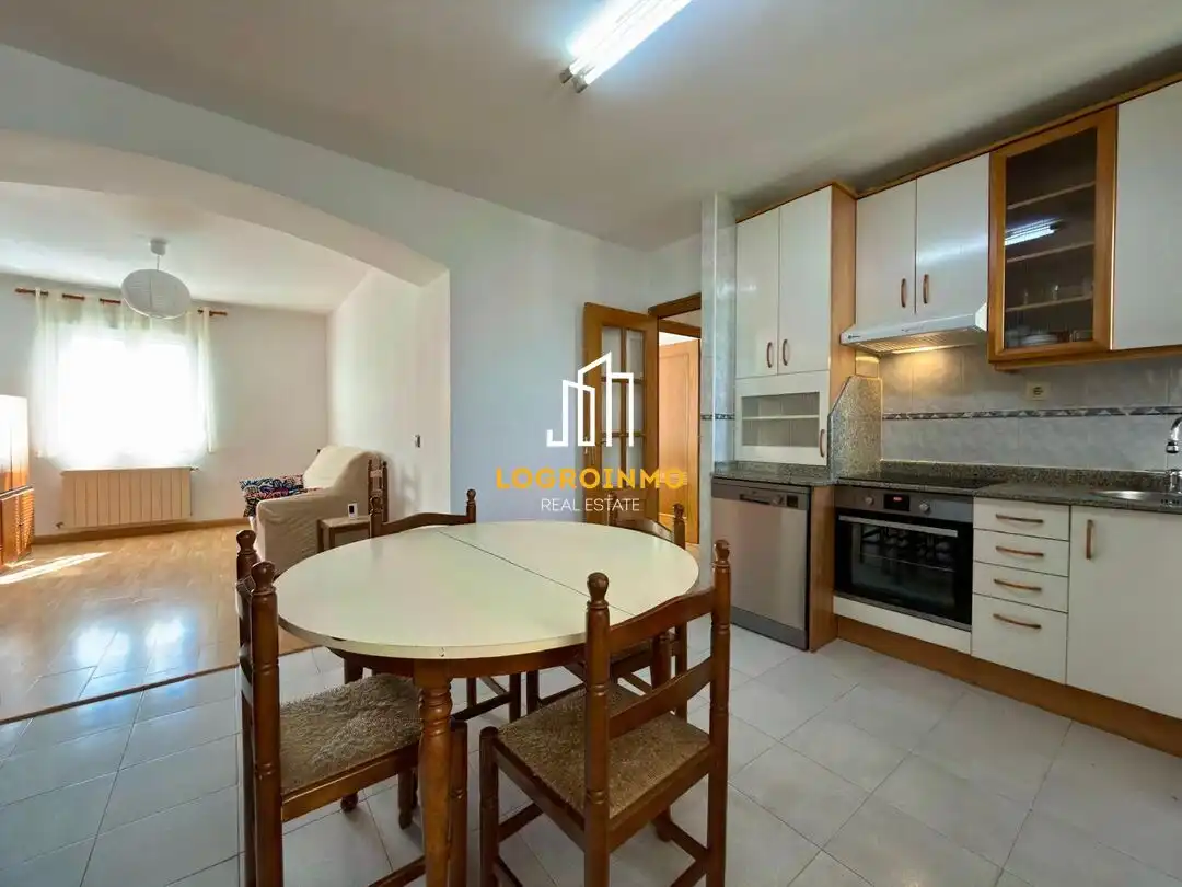 Kitchen of Flat for rent in  Logroño  with Heating and Storage room