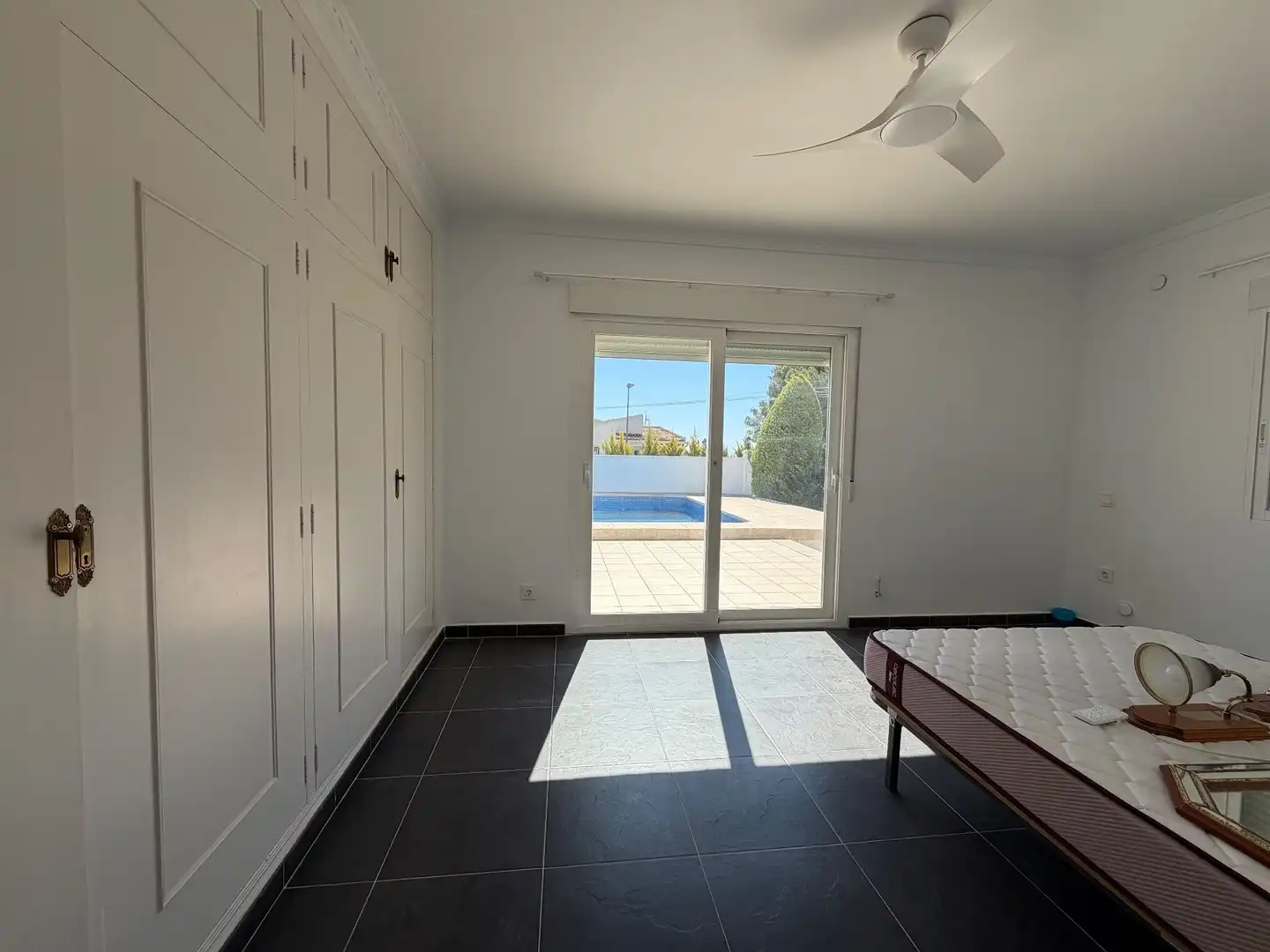 Habitación de Casa o chalet en venta en La Nucia con Aire acondicionado, Calefacción y Jardín privado