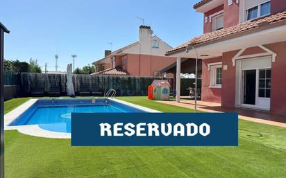 Piscina de Casa o xalet en venda en Moraleja de Enmedio amb Aire condicionat i Piscina