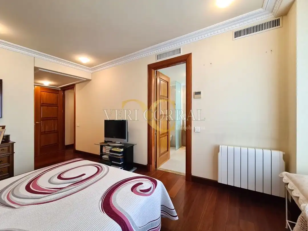 Bedroom of Flat for sale in Oviedo   with Heating, Terrace and Storage room