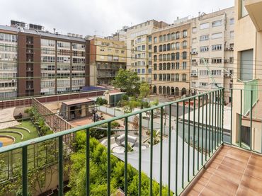 Piso con balcón en venta en Eixample
