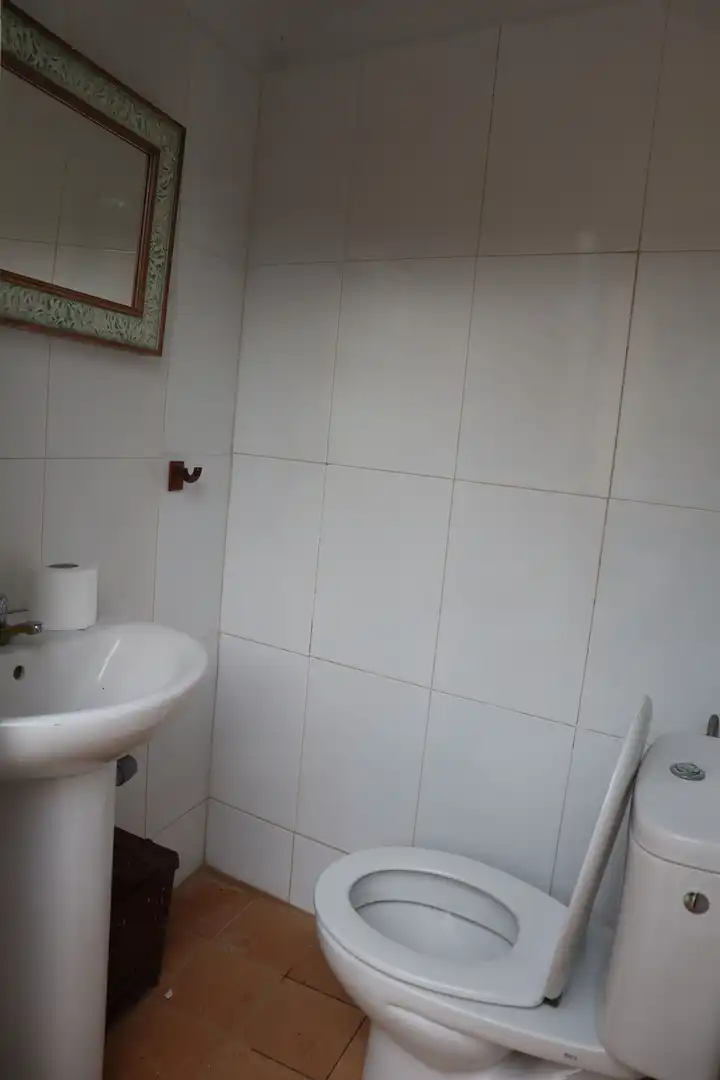 Badezimmer von Einfamilien-Reihenhaus zum Verkauf in Tossa de Mar mit Klimaanlage, Privatgarten und Terrasse