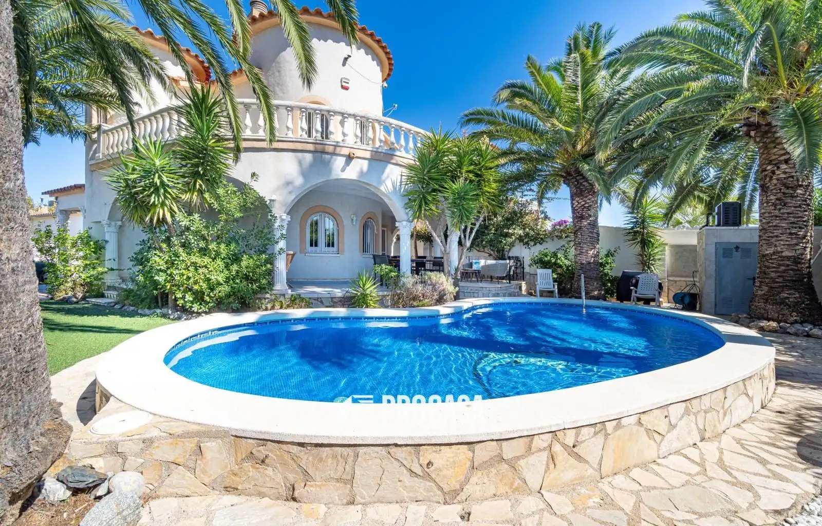 Villa con piscina in vendita a Peni