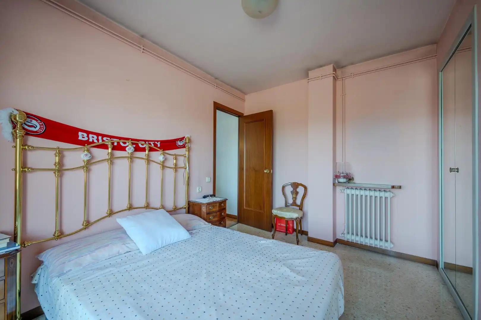 Dormitori de Apartament en venda en Girona amb Calefacció, Terrassa i Balcó