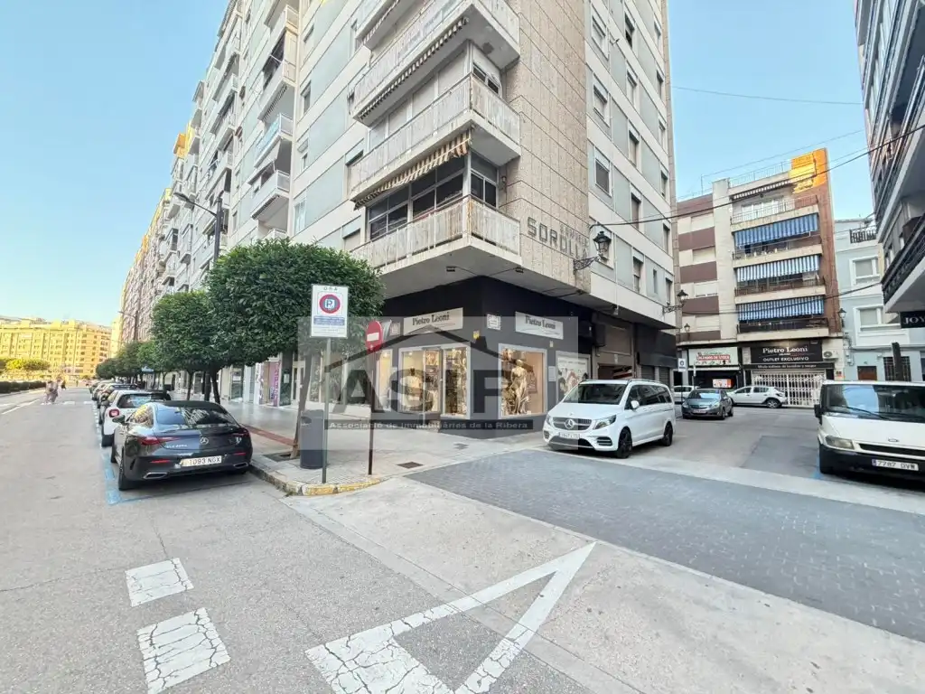 Außenansicht von Garage zum Verkauf in Alzira
