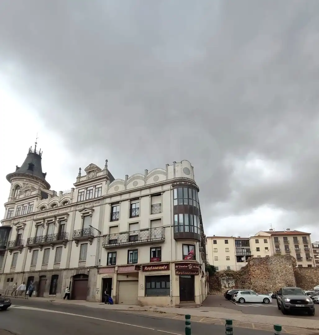 Vista exterior de Dúplex en venda en Astorga amb Calefacció