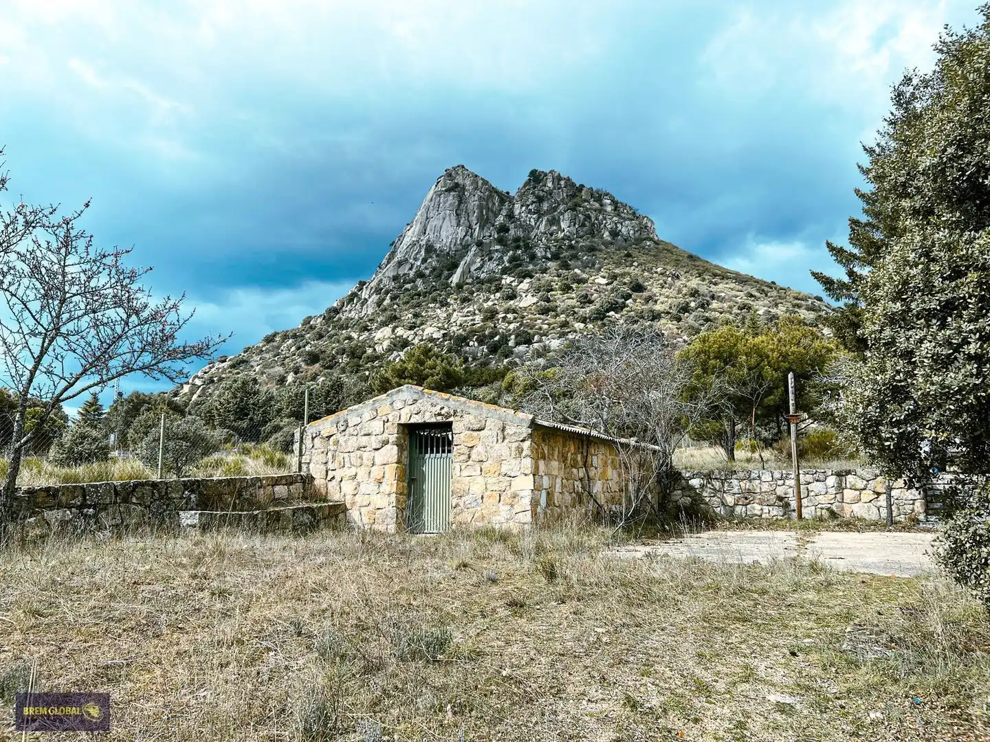 Vista exterior de Casa o xalet en venda en La Cabrera amb Jardí privat, Terrassa i Traster