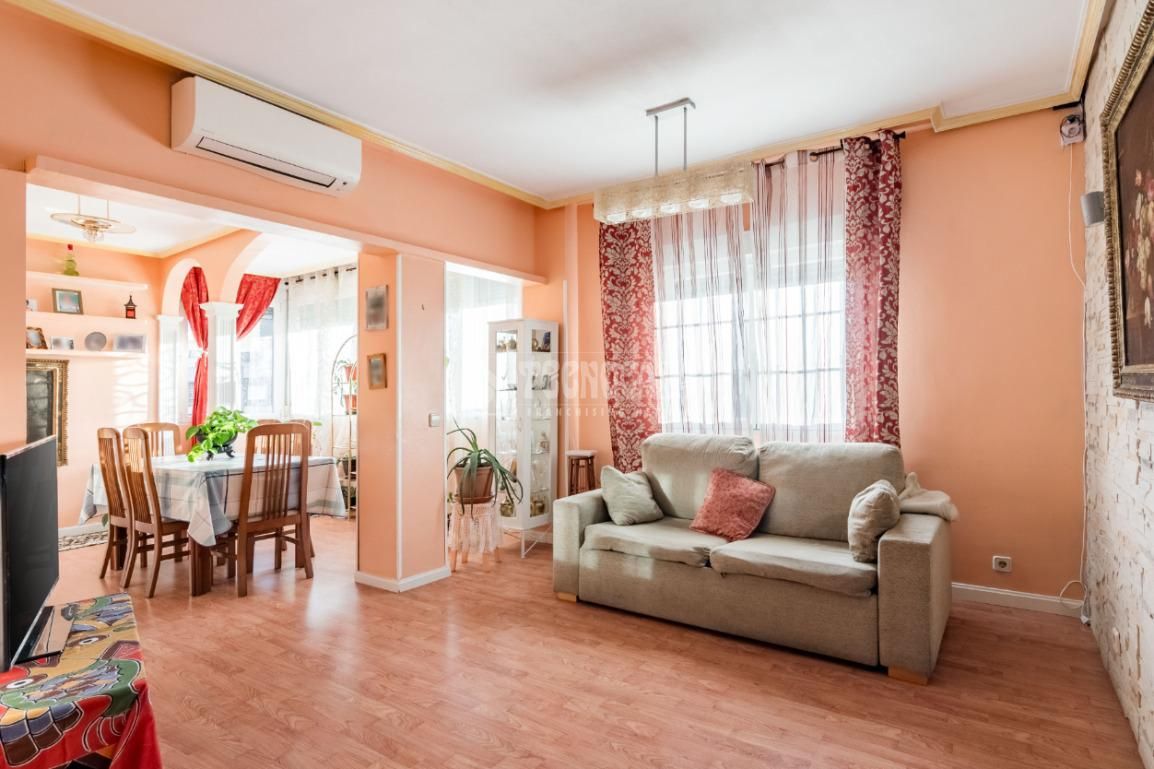 Living room of Flat for sale in  Madrid Capital