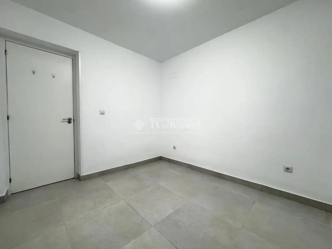 Flat for sale in Madrid  with Air Conditioner and Heating