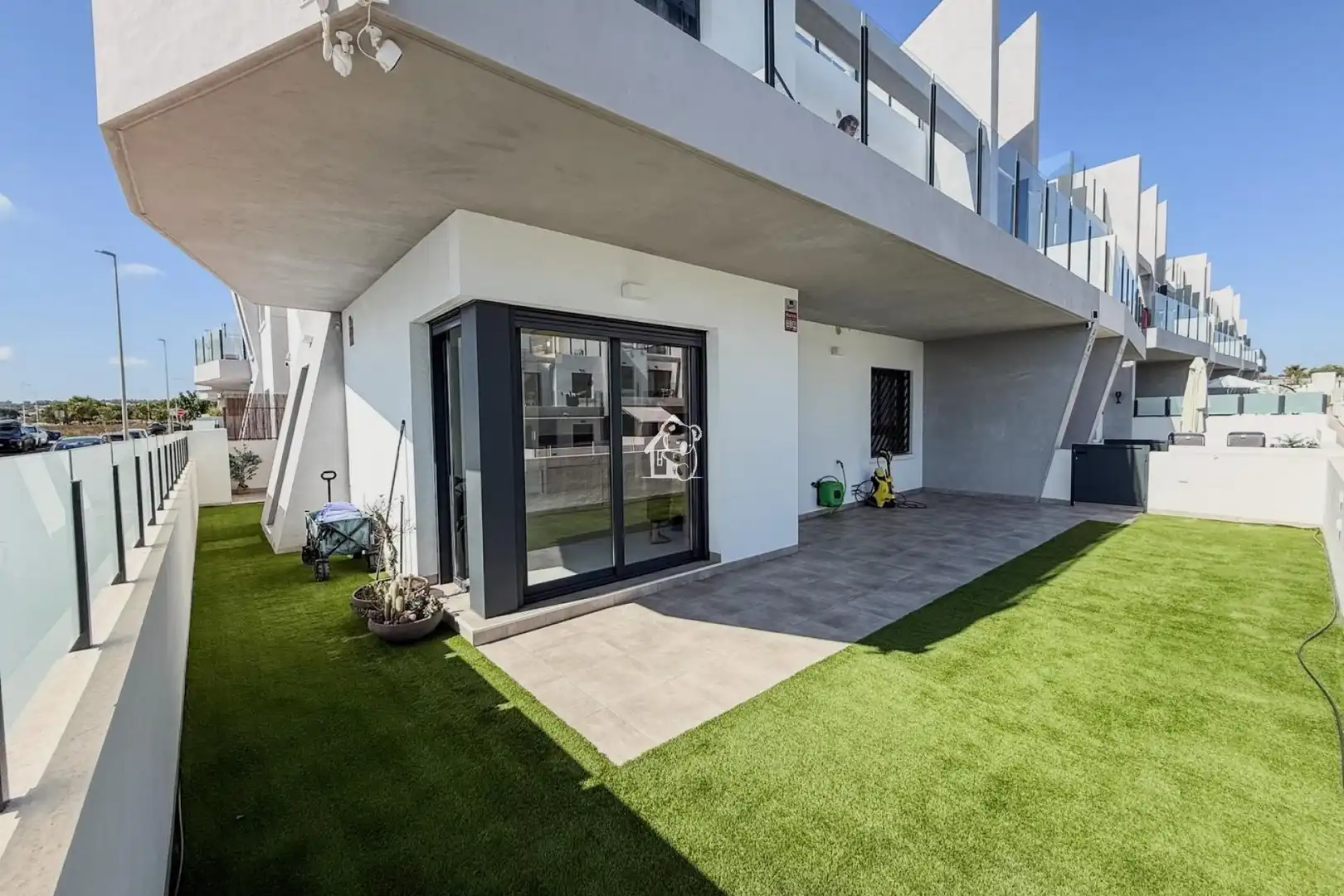 Terrasse von Wohnungen zur Miete in San Miguel de Salinas mit Klimaanlage, Privatgarten und Terrasse