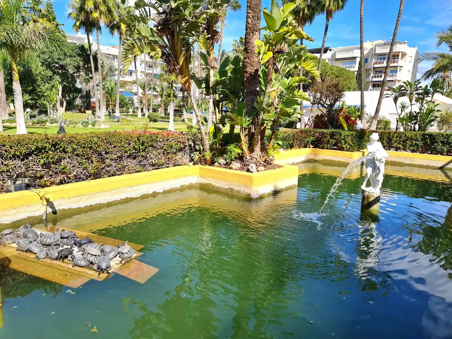 Piscina de Piso en venta en Torremolinos con Aire acondicionado, Calefacción y Jardín privado