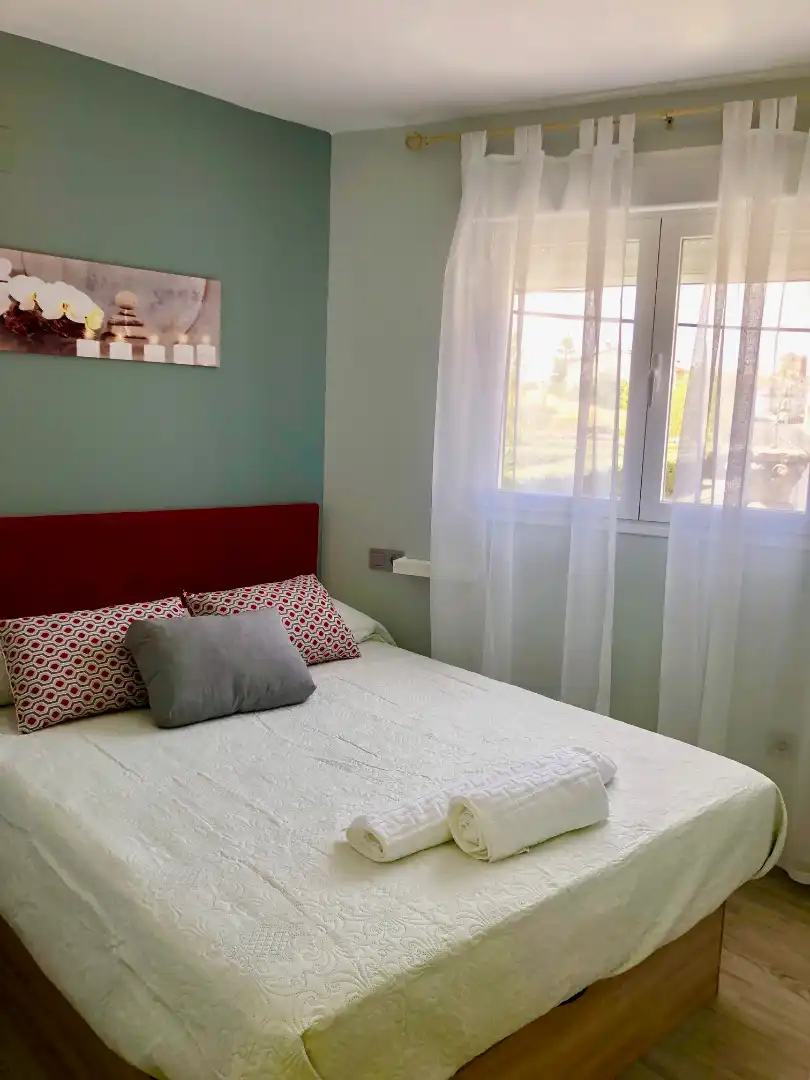 Schlafzimmer von Wohnung zur Miete in Trujillo mit Klimaanlage, Heizung und Abstellraum