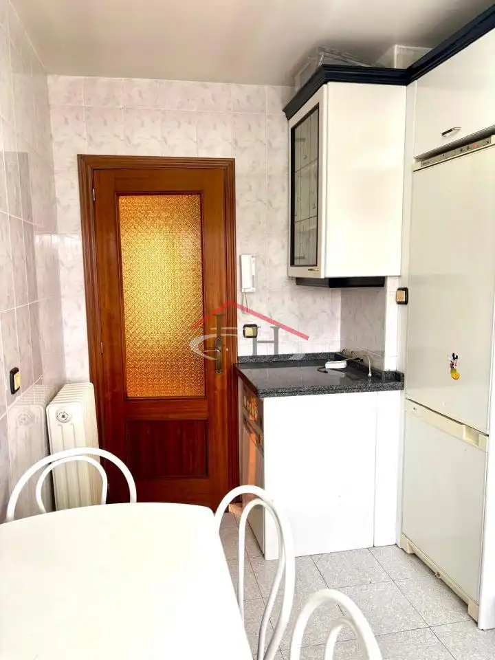 Flat for sale in Santiago Apóstol, imagen 3