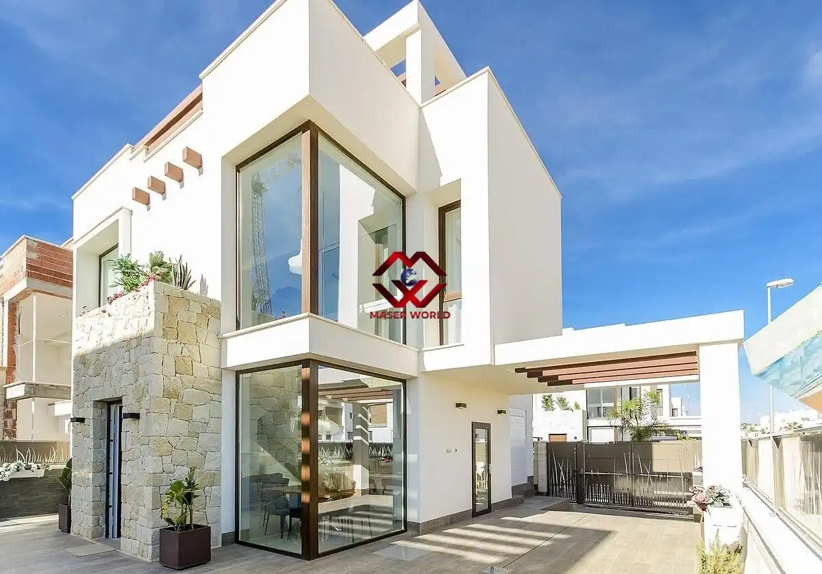 Chalet con piscina en venta en Los Montesinos