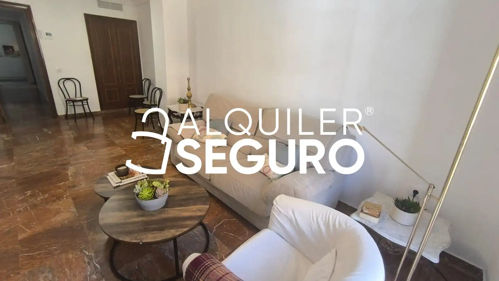 Sala d'estar de Pis de lloguer en Sevilla amb Aire condicionat i Terrassa