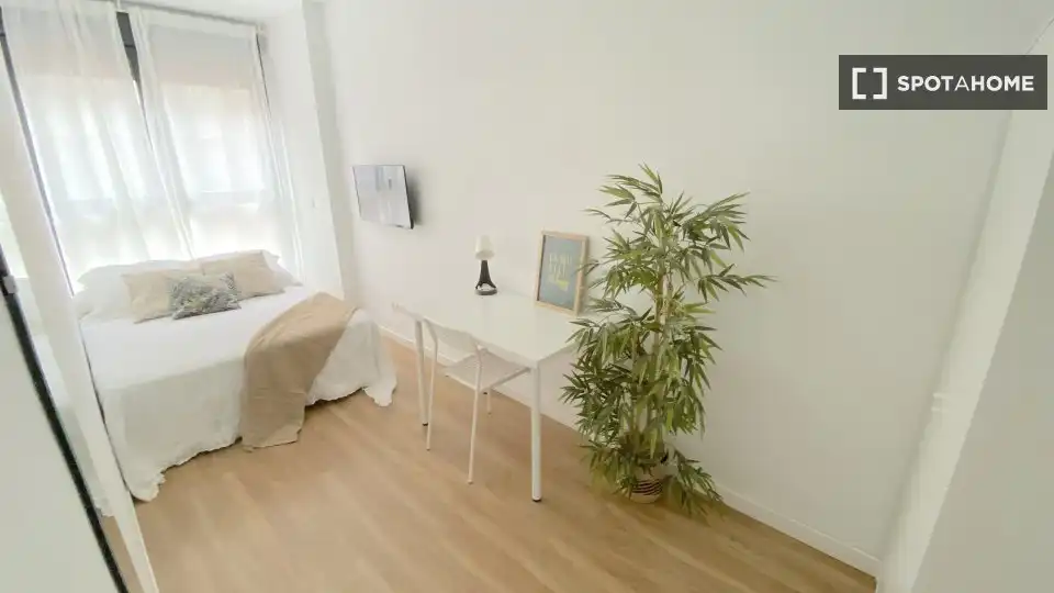 Bedroom of Flat for rent in Sevilla  with Air Conditioner, Heating and Furnished