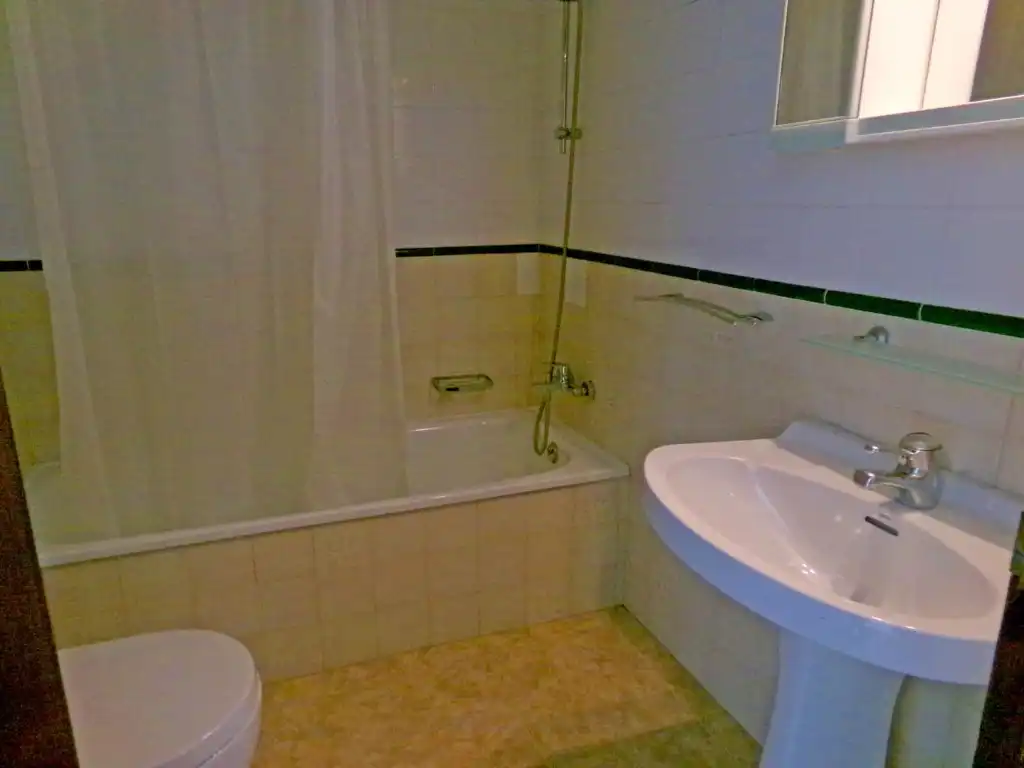 Bany de Casa o xalet en venda en L'Escala amb Aire condicionat, Calefacció i Terrassa
