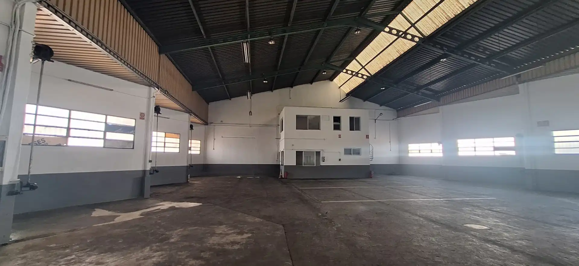 Exterior view of Industrial buildings for rent in Xirivella