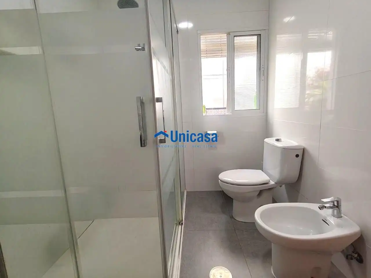 Bathroom of Flat for sale in Málaga  with Air Conditioner and Storage room