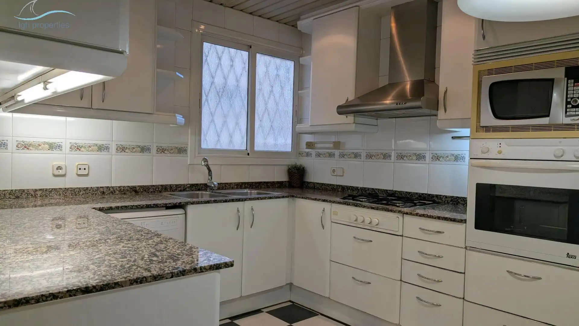 Cocina de Apartamento en venta en Barcelona con Calefacción y Parquet