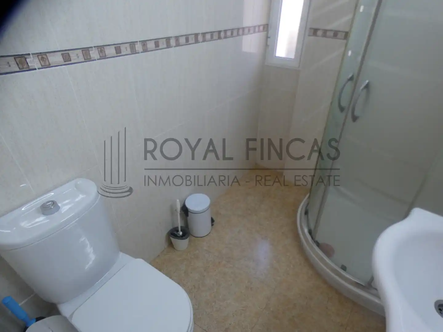 Bany de Pis en venda en Benalmádena amb Aire condicionat, Terrassa i Moblat