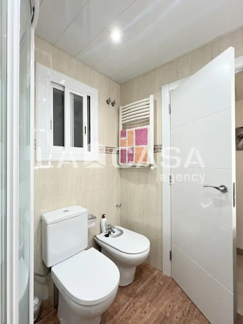 Baño de Piso en venta en Badalona con Calefacción y Balcón