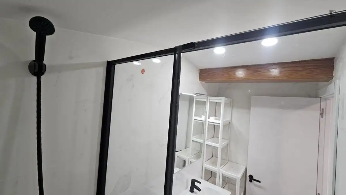 Baño de Apartamento de alquiler en Madrid con Aire acondicionado, Calefacción y Amueblado