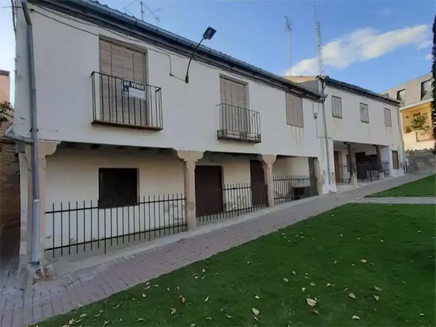 Vista exterior de Casa adosada en venda en Turégano amb Balcó