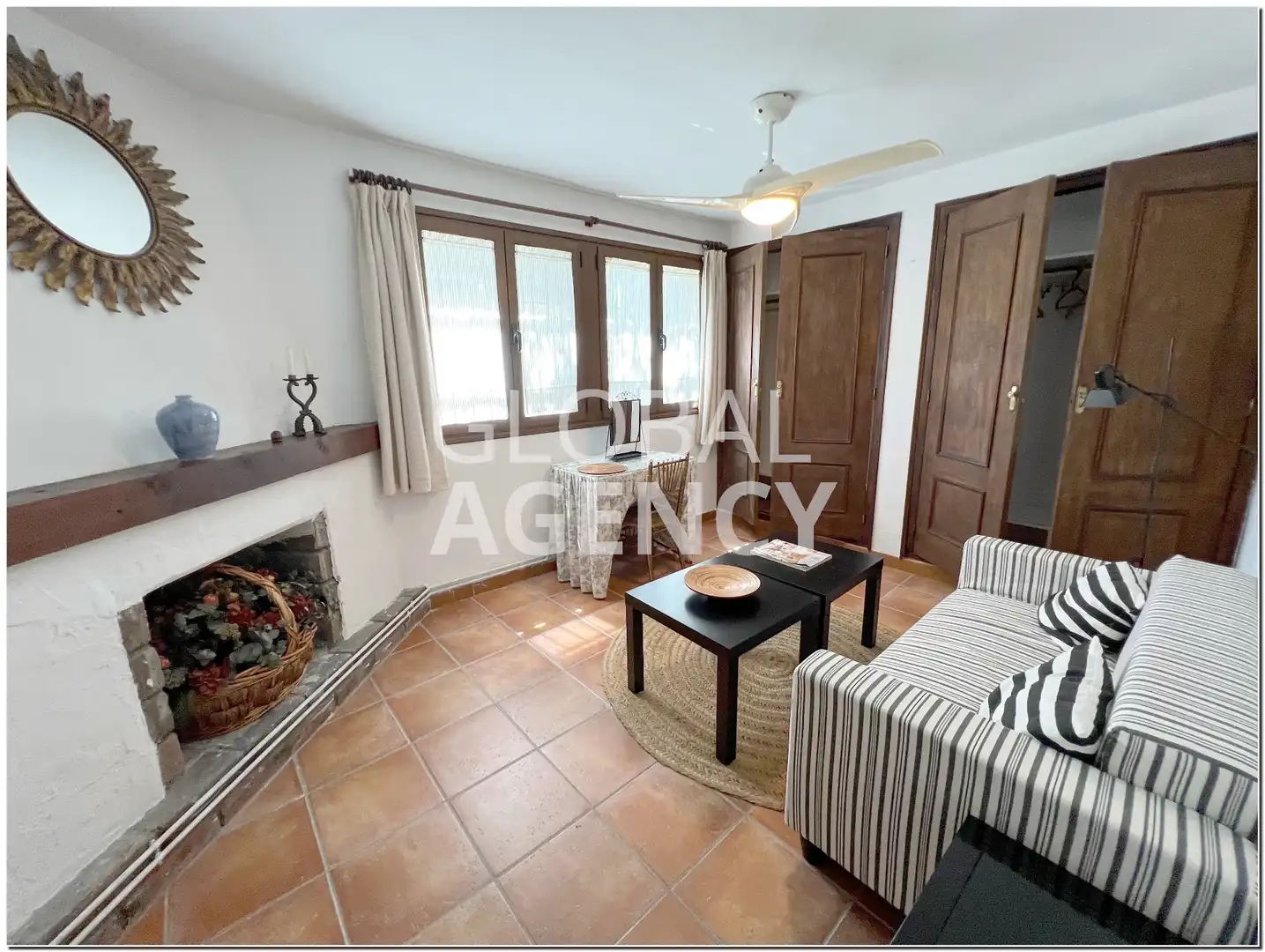 Sala d'estar de Finca rústica en venda en Chinchón amb Aire condicionat, Calefacció i Jardí privat