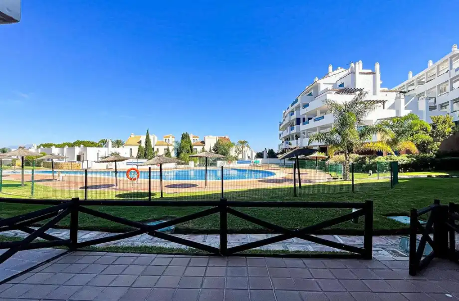Appartamento con piscina in vendita a La Duquesa, imagen 2