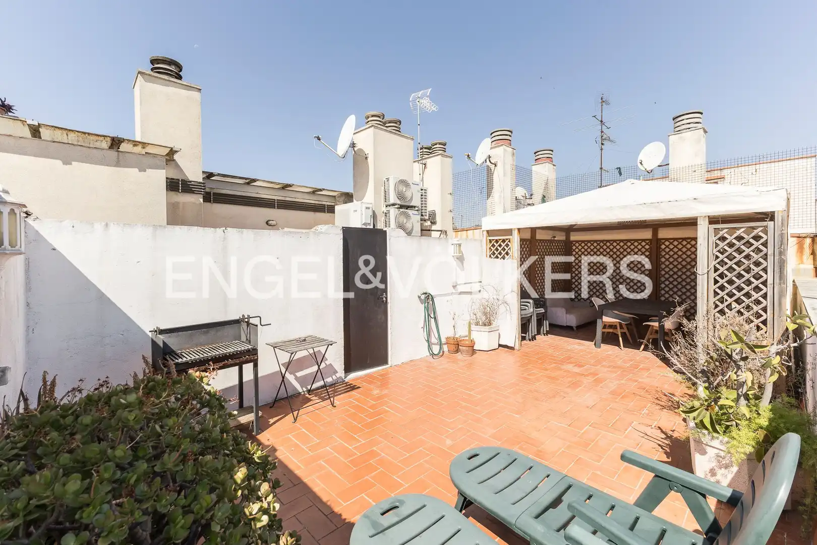 Terrasse von Dachboden zum Verkauf in Barcelona mit Klimaanlage, Heizung und Balkon