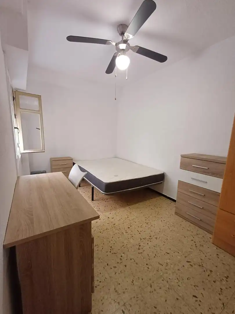 Wohnung zur Miete in Calle Hermano Rufino, Ciudad Jardín - Tagarete - El Zapillo