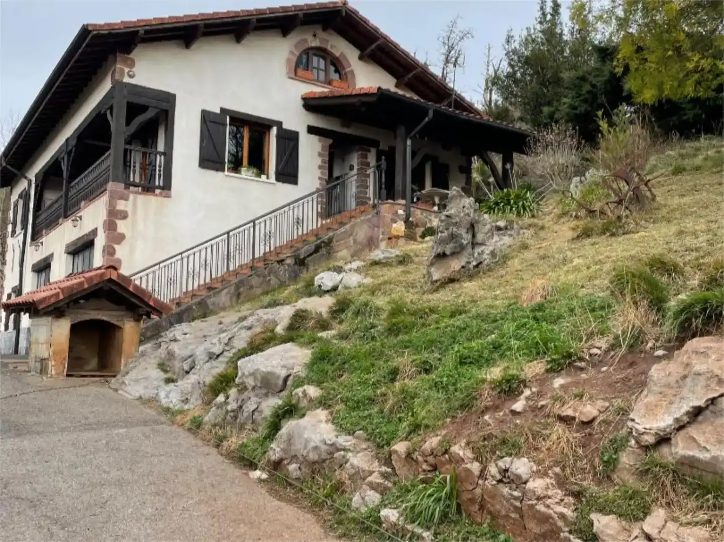 Vista exterior de Casa o xalet en venda en Asteasu amb Jardí privat, Moblat i Balcó