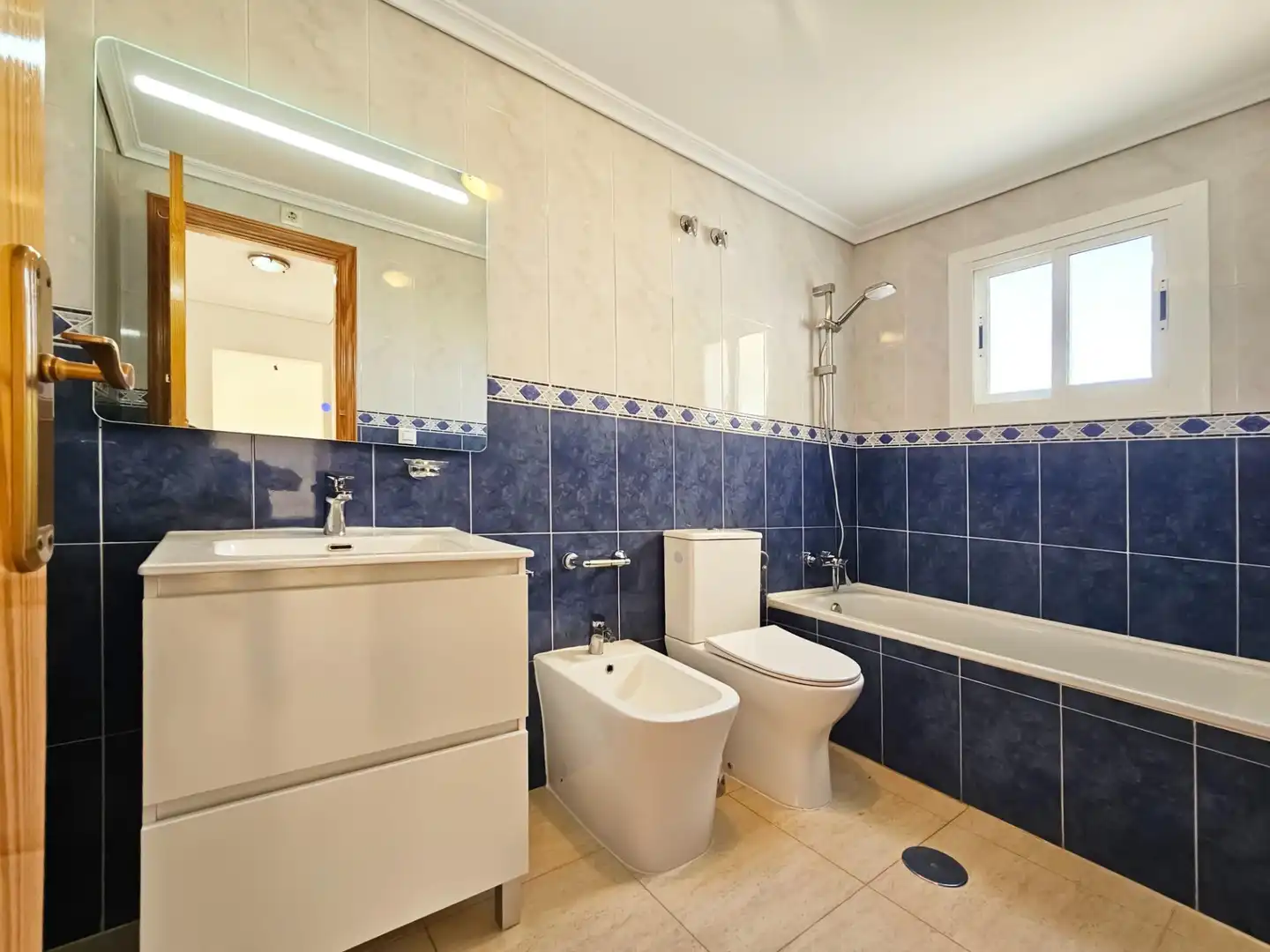 Baño de Apartamento en venta en Santa Pola con Piscina comunitaria