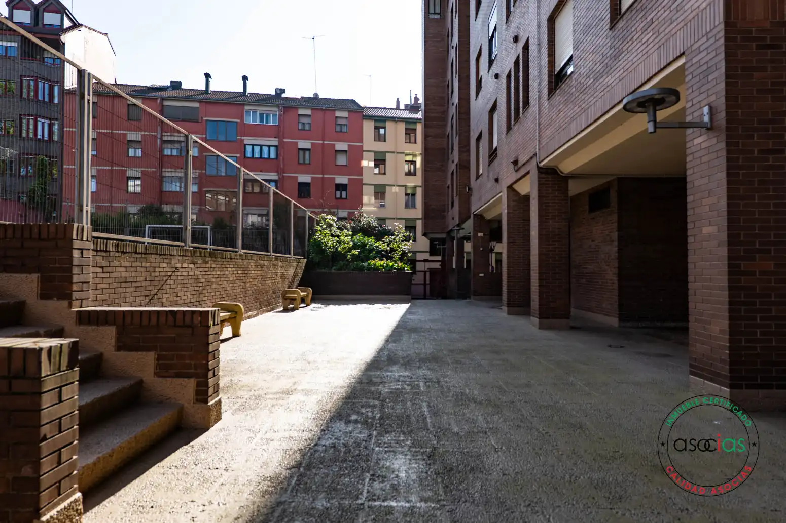 Vista exterior de Pis en venda en Oviedo  amb Calefacció, Parquet i Terrassa