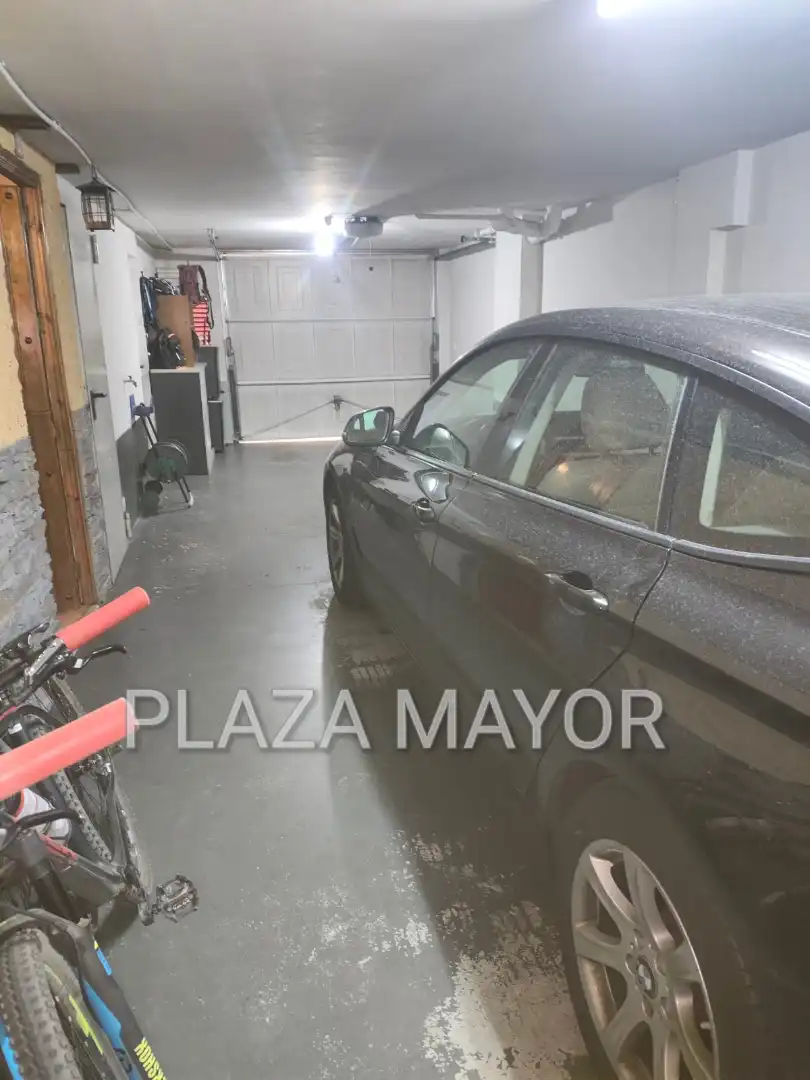Aparcament de Casa o xalet en venda en Salamanca amb Calefacció, Jardí privat i Forn