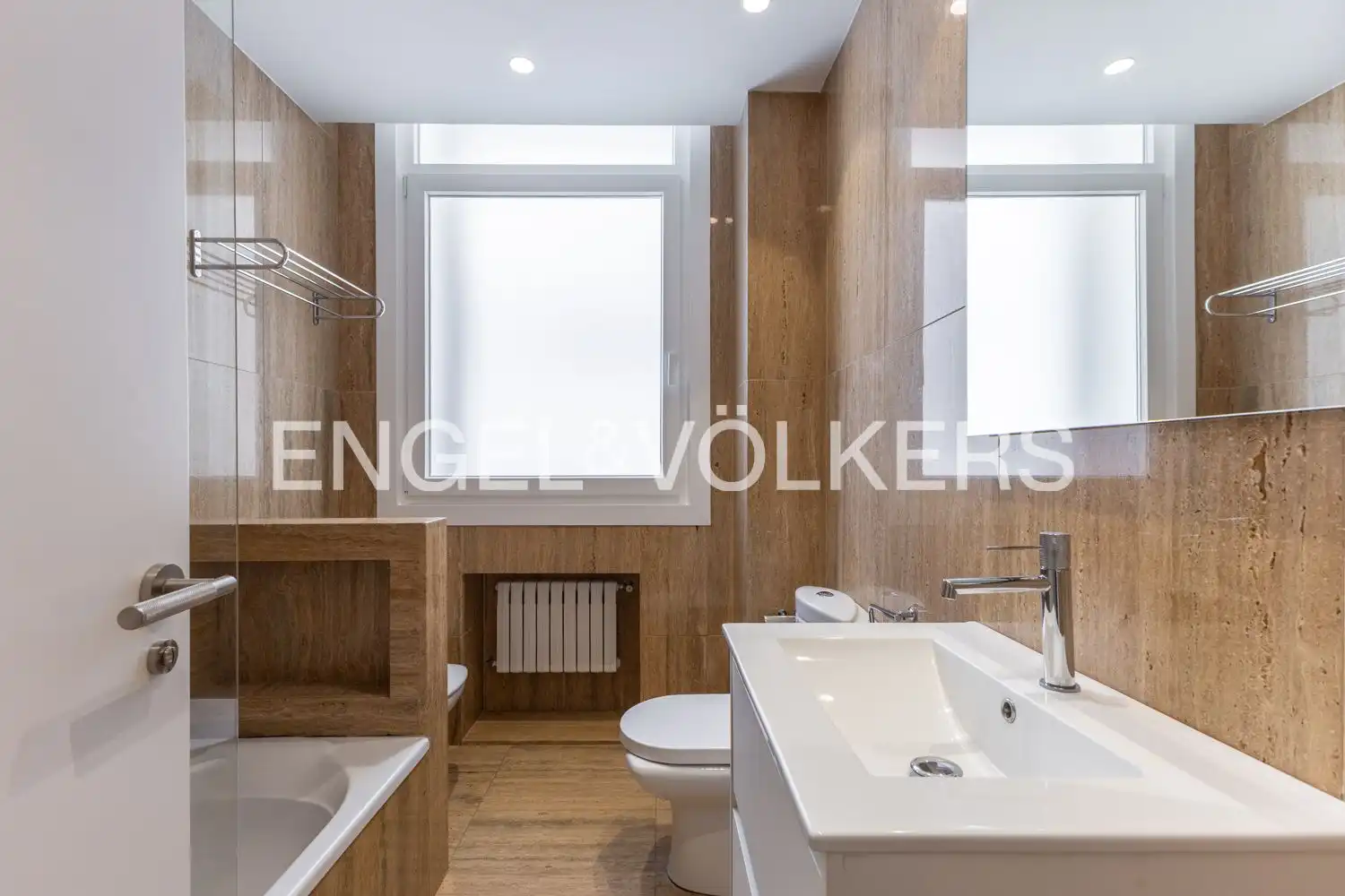 Baño de Piso de alquiler en Valencia con Aire acondicionado, Calefacción y Amueblado
