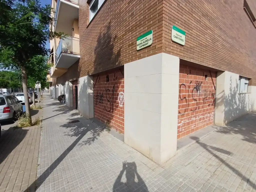 Local comercial en venda a Calle Maria Aurelia Capmany, imagen 3