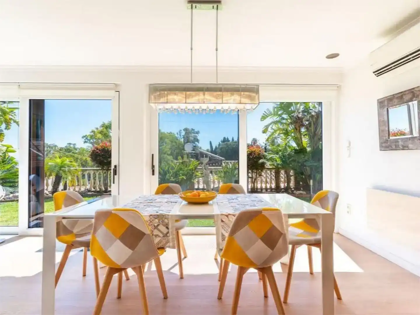 Menjador de Casa o xalet de lloguer en Mijas amb Aire condicionat, Jardí privat i Piscina