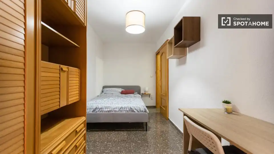 Room in Barrio de Benicalap