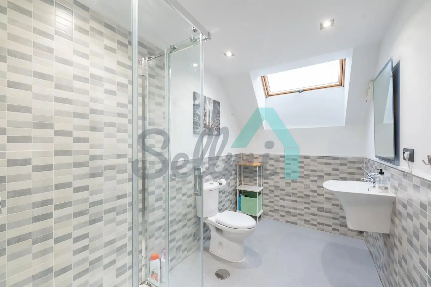 Bathroom of Flat for share in Oviedo   with Heating, Furnished and Internet