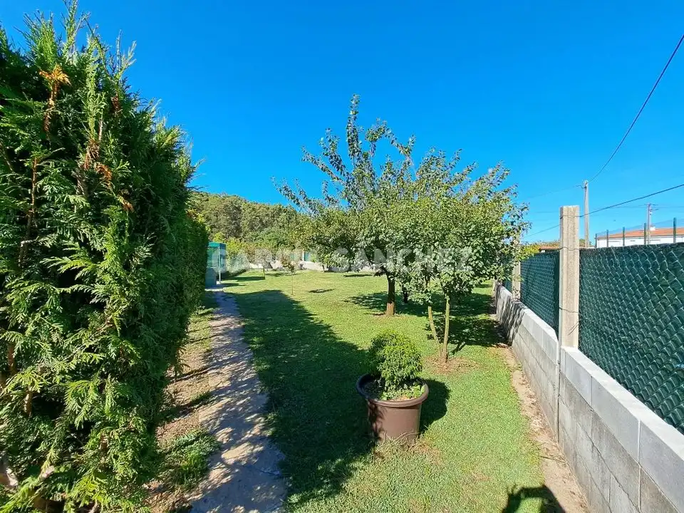 Land for sale in Boiro