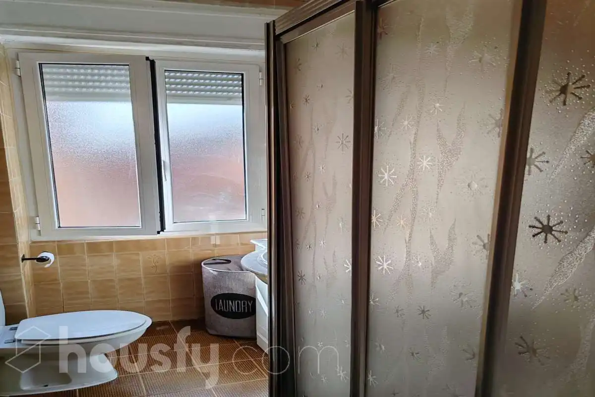 Baño de Piso de alquiler en León Capital  con Calefacción y Amueblado