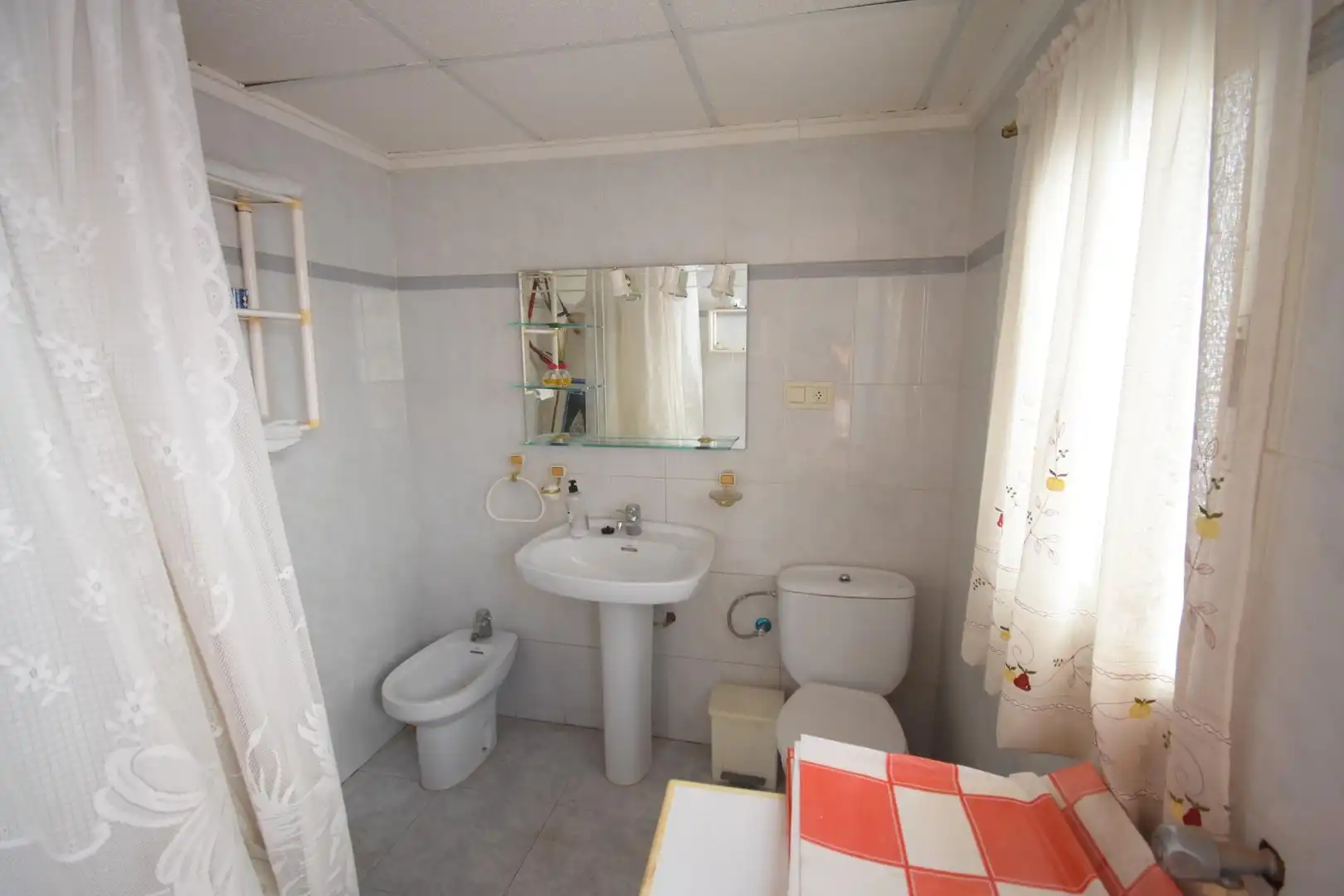 Bany de Edifici en venda en Elda