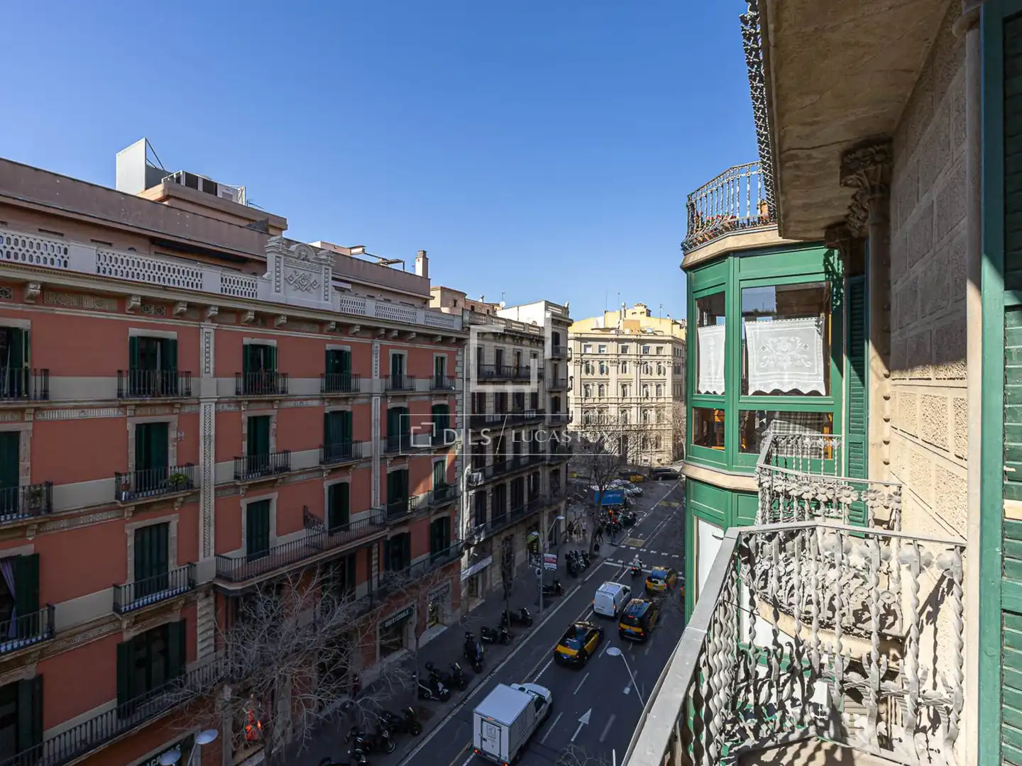 Außenansicht von Wohnung zum Verkauf in Barcelona mit Klimaanlage, Heizung und Balkon