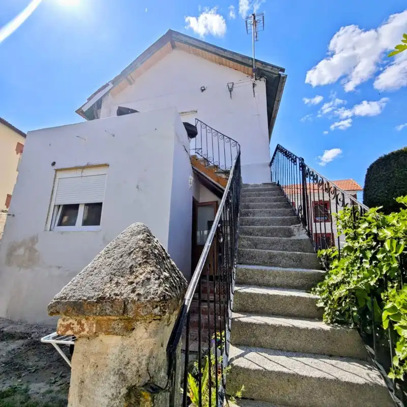 Vista exterior de Casa o chalet en venta en El Espinar con Calefacción y Jardín privado