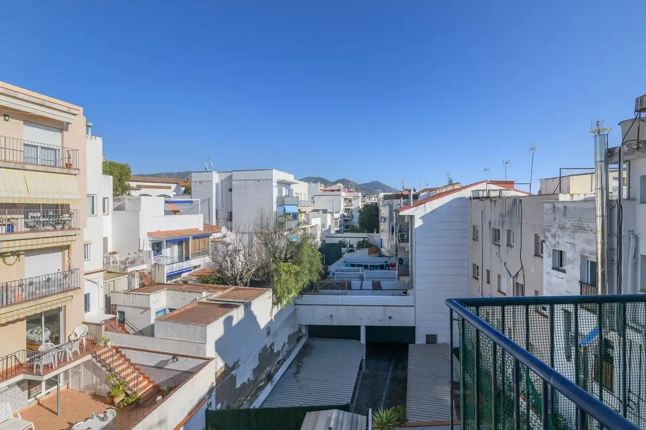 Vista exterior de Ático en venta en Sitges con Calefacción, Terraza y Balcón